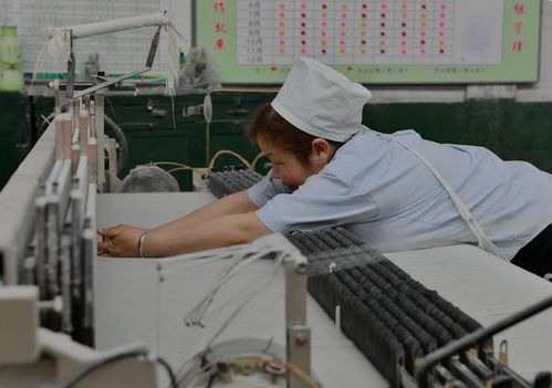 紡織車間“火爐”之謎 女職工汗如雨下，空調為何成奢望？